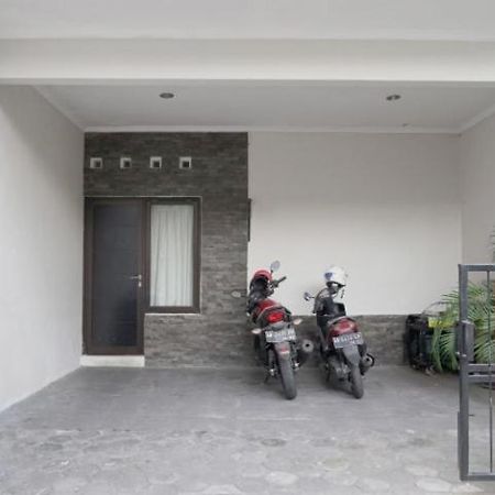 Dparagon Pamela 3 Hostel Yogyakarta Ngoại thất bức ảnh