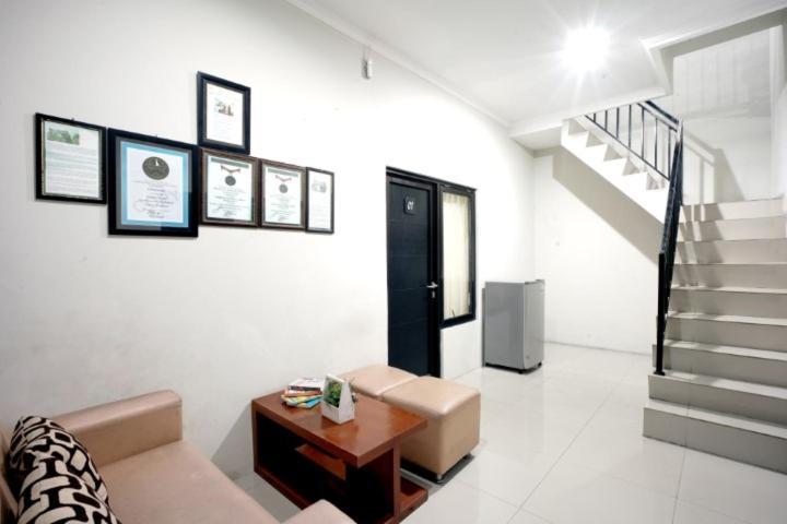 Dparagon Pamela 3 Hostel Yogyakarta Ngoại thất bức ảnh