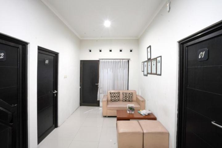 Dparagon Pamela 3 Hostel Yogyakarta Ngoại thất bức ảnh